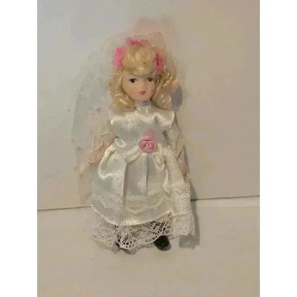 Unbranded porcelain Doll White‎ Pink - Picture 1 of 5